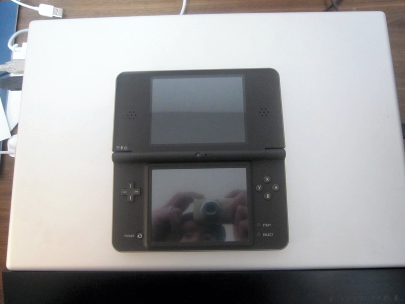 Illustration for article titled Is The DSi LL Bigger Than Uncharted 2, Nolan Ryan's Autograph, A Can of Beer?